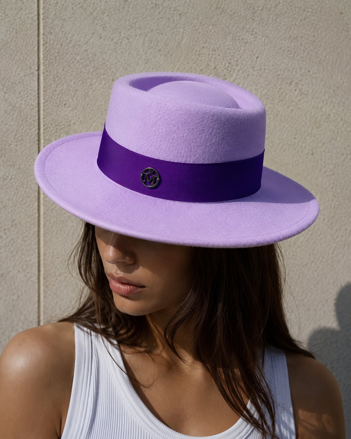 Chapeau fedora en feutre lilas avec ruban violet